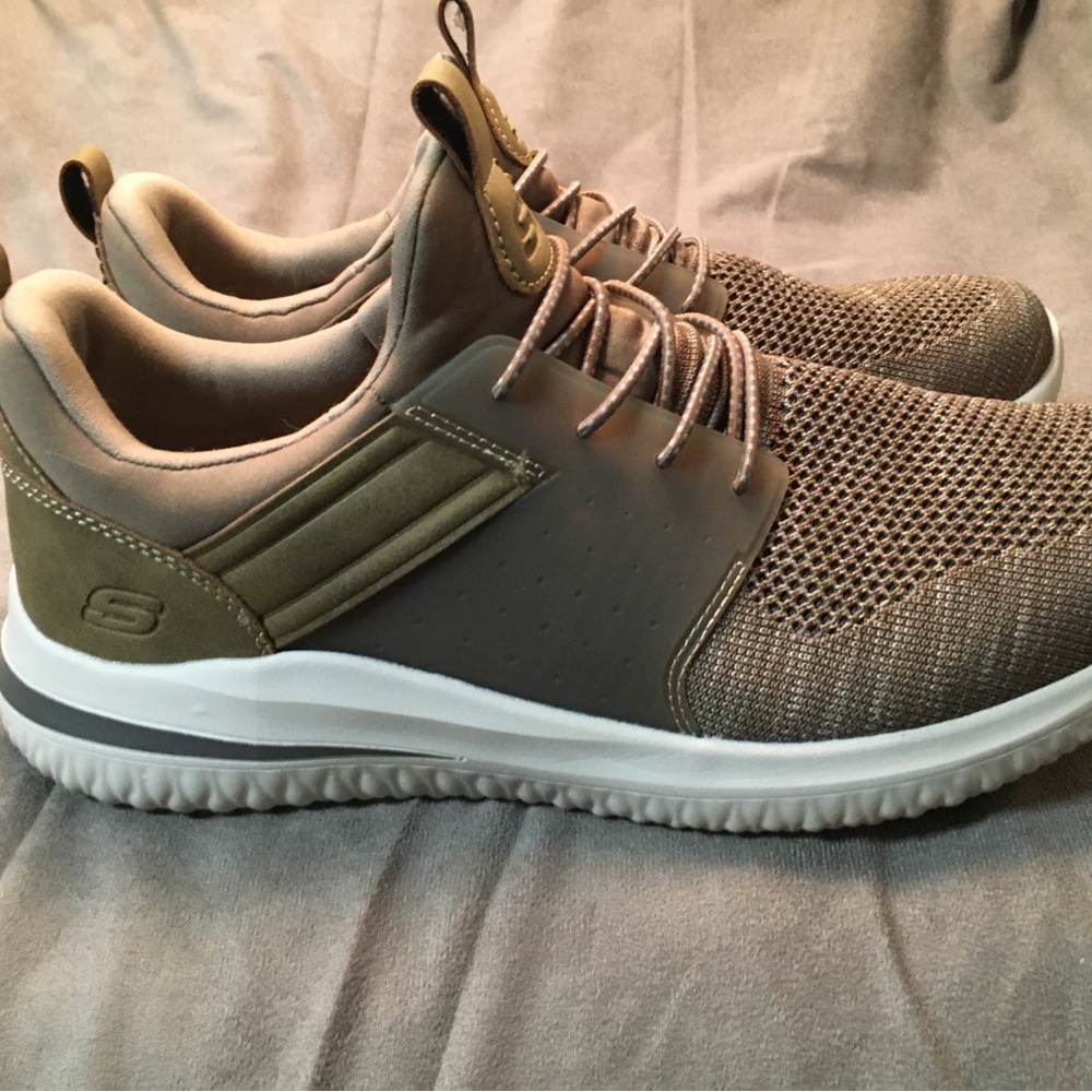 Skechers Classic Fit Sneakers Air Cooled Memory Foam and Gogamat Arch - Picture 2 of 10